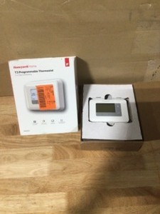lot 18 image: Honeywell Home T3 5-2 Day Programmable Thermostat with 2H2C Multistage Heating and Cooling Open box