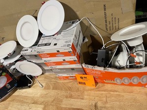 lot 62 image: Lot of assorted LED Recessed Lighting various Models and Conditions customer Returns Review Pictures