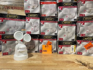 lot 78 image: Lot of assorted Defiant Motion Activated Security lights varios models and conditions open box customer returns