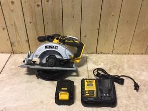 Dewalt Cutter Battery and Charger Included Customer Returns See Pictures
