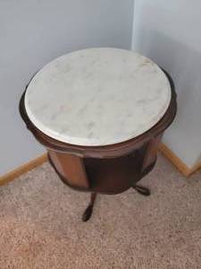 lot 7 image: Vintage Marble Top Rotating Bookshelf