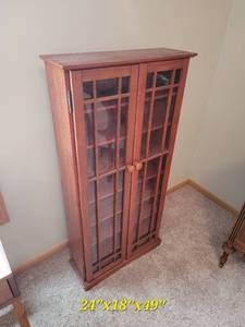 lot 52 image: Mission Style Media Cabinet