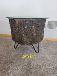 lot 18 image: Rustic Stump Side Table