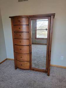 lot 11 image: Cedar Mirrored Wardrobe