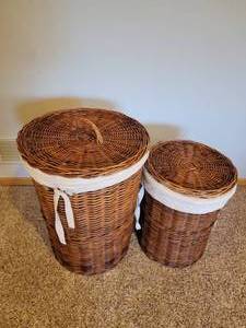 lot 131 image: Charming Wicker Hampers
