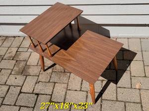 lot 55 image: Tiered Mid-Century Side Table