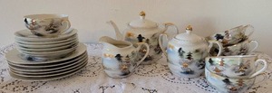 lot 71 image: Geisha Lithopane Hayasi Kutani Tea Set