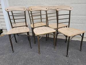 lot 73 image: Contemporary Dining Chair Set