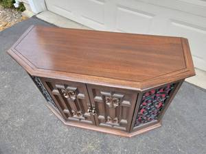 lot 75 image: Retro Silvertone Stereo Cabinet