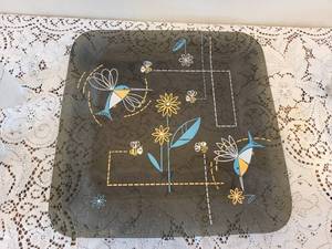 lot 78 image: Mid-Century Entertaining Plater and Glassware
