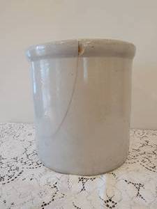 lot 79 image: Redwing Number 3 Crock