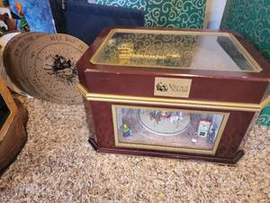lot 160 image: Holiday Season Decorations Package