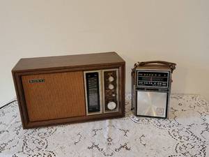lot 172 image: Sony Table Radio 9450W
