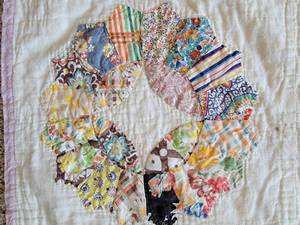 lot 23 image: Antique Dresden Plate Feedsack Quilt