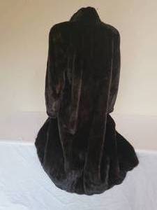 lot 10 image: Luxurious Black Mink Full Length Fur Coat