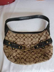 lot 232 image: Handbag Collection of 3  Coach and B. Makowsky