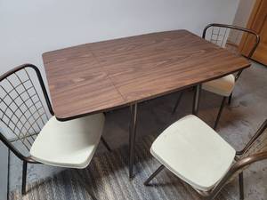 lot 26 image: Awesome Vintage Kitchen Table and Chair Set