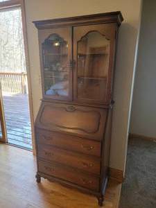 lot 28 image: Vintage Secretary Display Cabinet