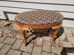 lot 300 image: Vintage Upholstered Foot Rest