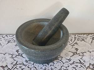 lot 188 image: Heavy Duty Stone Mortar & Pestle