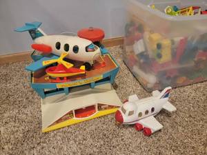 lot 115 image: Fisher-Price Airport & Vehicles