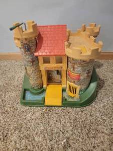 lot 117 image: Fisher-Price Play Family Castle