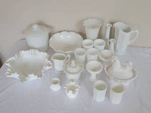 lot 44F image: Large Collection of Milk Glass & Hobnail