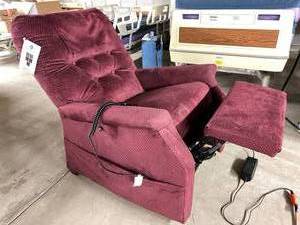 lot 9 image: MSRP $900 Golden Technologies Power Lift Chair Recliner With Remote - Great Working Condition