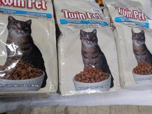 3 - 3 lb. Bags Twin Pet Adult Cat F...