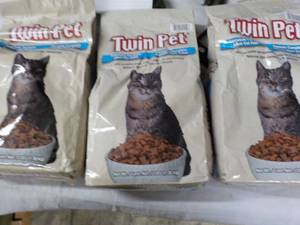 3 - 3 lb. Bags Twin Pet Adult Cat F...