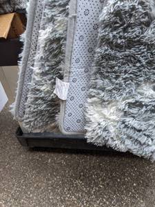 lot 71 image: Gray and White Super Soft Shag Loomed Area Rug, 5 x 8