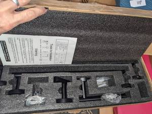 lot 213 image: 5-Pieces Matte Black Bathroom Hardware Set