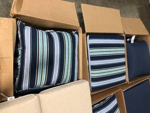 lot 1 image: Outdoor Patio Couch Cushions - Navy Blue and Light Blue - Good Condition - Review all pictures