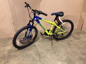 lot 28 image: Mongoose Scepter 24 Kids Mountain Bike - GreenBlue  good condition - review all pictures