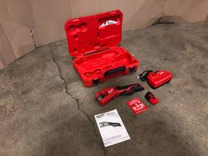 lot 40 image: Milwaukee M12 12-Volt Lithium-Ion Cordless Copper Tubing Cutter Kit with 1.5 Ah Battery, Charger and Hard Case - good condition - review all pictures