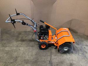 lot 41 image: YARDMAX Power Sweeper in working conditions