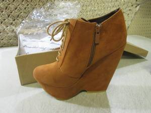 lot 10 image: (F-3) Pair of New Bonnibel High Hee...