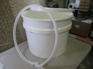 lot 16 image: (OS) Large 20 Gallon Container with...