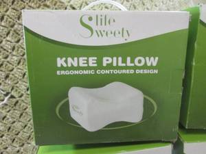 lot 29 image: (FS) 4 Knee Pillows...