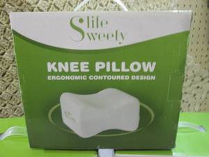 lot 31 image: (EW4) 3 Knee Pillows...