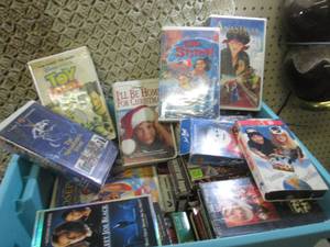 lot 90 image: (RM1) Tote Full of Assorted VHS Mov...