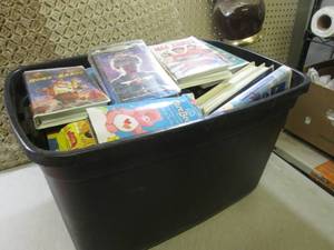 lot 100 image: (RM3) Tote Full of Assorted VHS Mov...