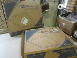 lot 175 image: (RMT) 2 - 2 ft x 2 ft Lay-In Troffe...