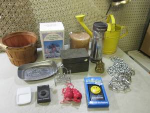 lot 204 image: (F-1) Lot of Misc See Photos...