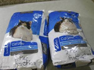 lot 220 image: (C-3) 2 Bags Cat Litter Damaged 10 ...