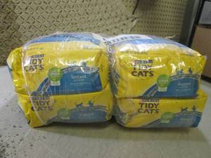 lot 221 image: (C-3) 4 Bags Cat Litter Damaged 10 ...