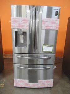 Samsung 28-cu ft 4-Door French Door Refrigerator with Ice Maker (Fingerprint-Resistant Stainless Steel), RF28R7201SR, (Small Ding on Middle Drawer) - 1 Year Warranty