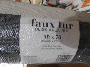 5 x 7 Bliss Faux Ivory Area Rug.