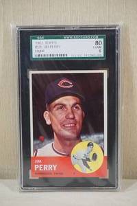 lot 50 image: 1963 Topps Jim Perry #535 Card - SGC 6