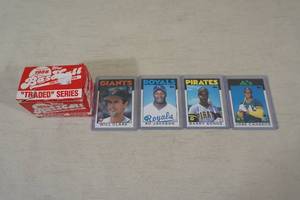 lot 60 image: 1986 Topps Baseball Traded Complete Set